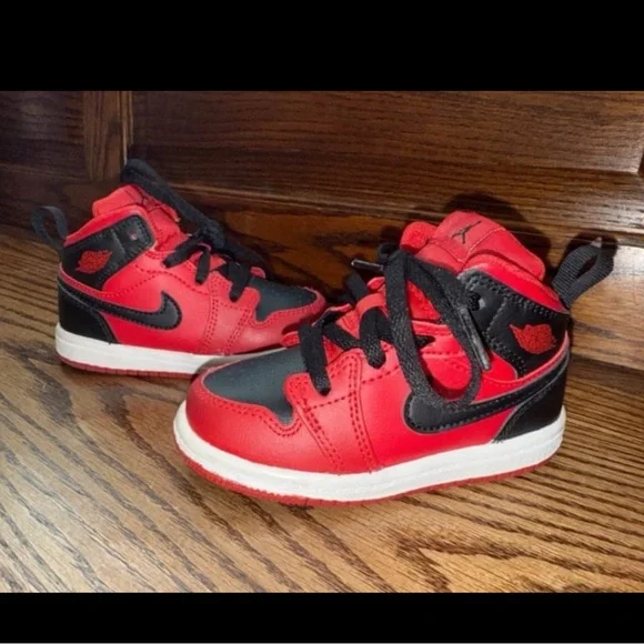 Black and red Air Jordan’s 7C - Picture 2 of 7